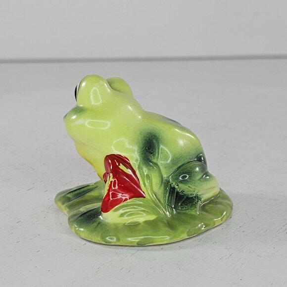 Vintage Josef Originals Ceramic Frog Figurine Lily Pad Red Flower - Picture 3 of 8